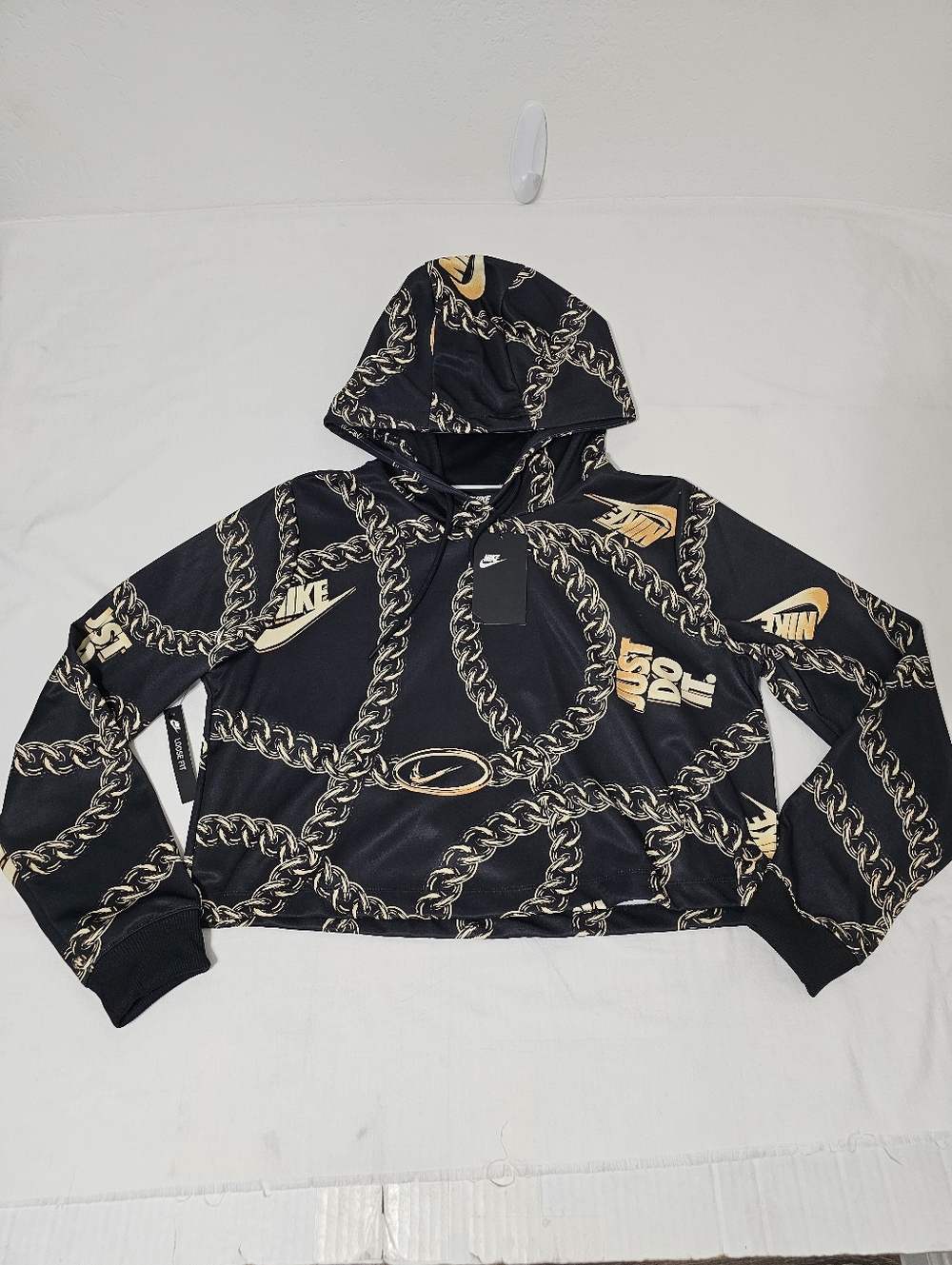 Nike Just Do It Chain Print Cropped Hoodie NWT Women’s M Black Gold Loose Fit - Picture 4 of 9